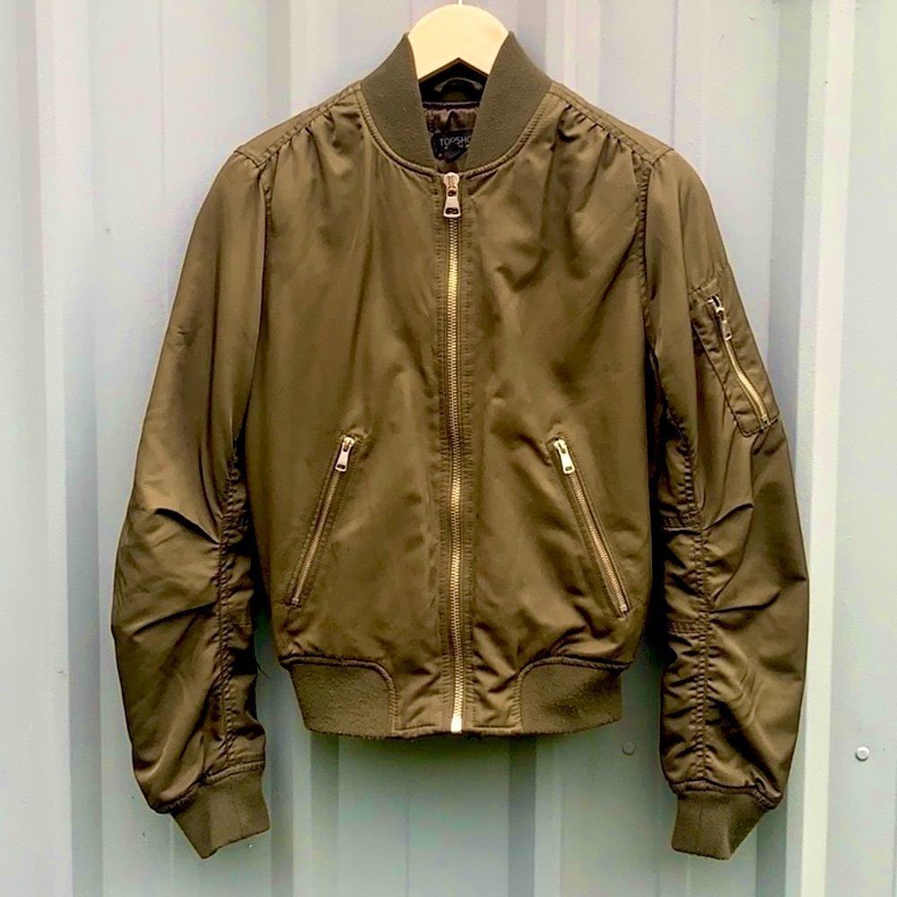 TOP SHOP • women’s size 2 ( xs ) army green bomber jacket